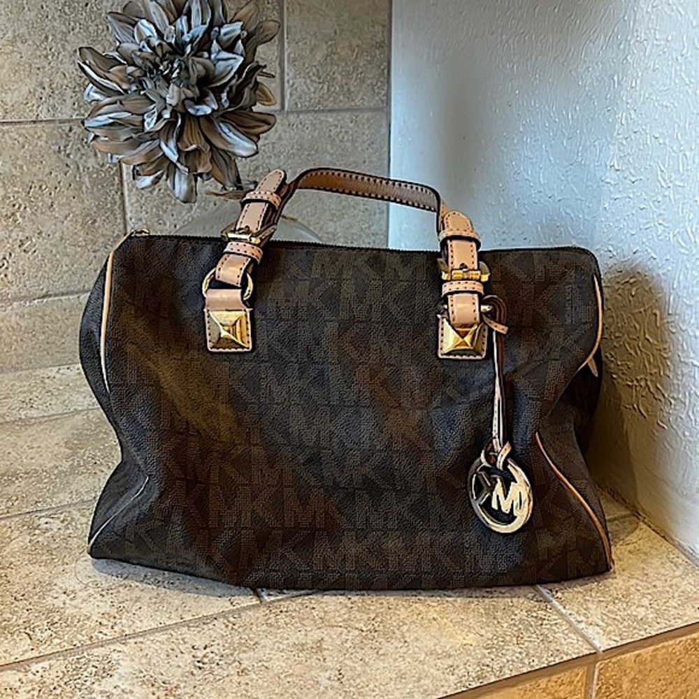 Well loved ❤️ Michael Kors Purse!